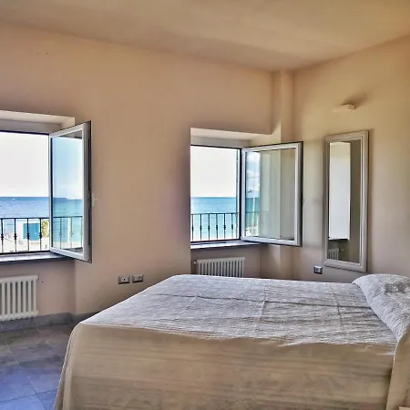 Deluxe Con Terrazza Sul Mare * サヴォーナ