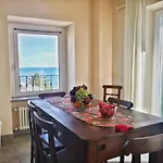 Deluxe Con Terrazza Sul Mare *