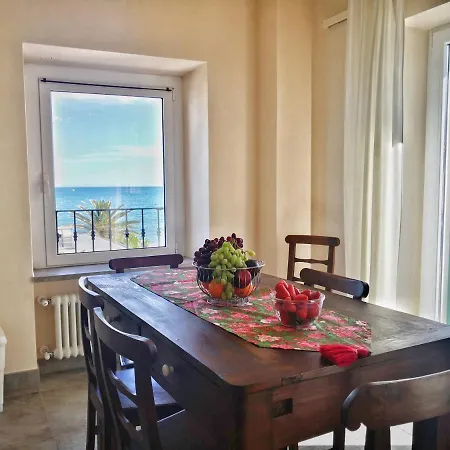 Deluxe Con Terrazza Sul Mare *