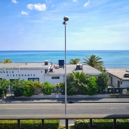 Deluxe Con Terrazza Sul Mare Apartment *
